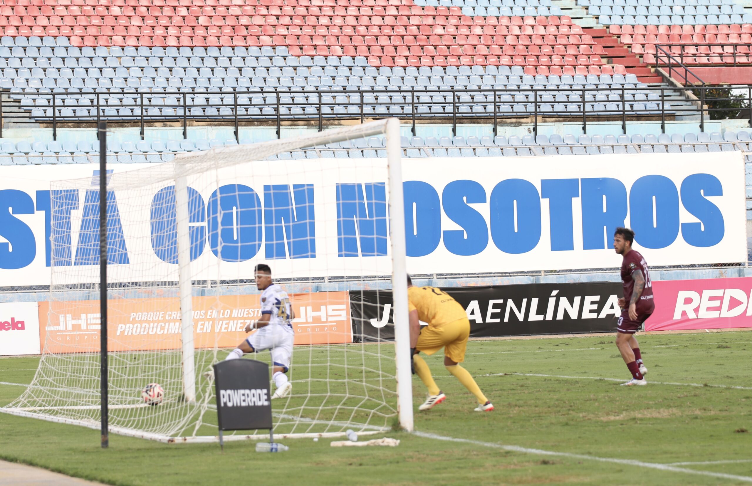 Gol de Junior Colina